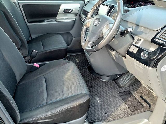 TOYOTA VOXY 2009 Image 31