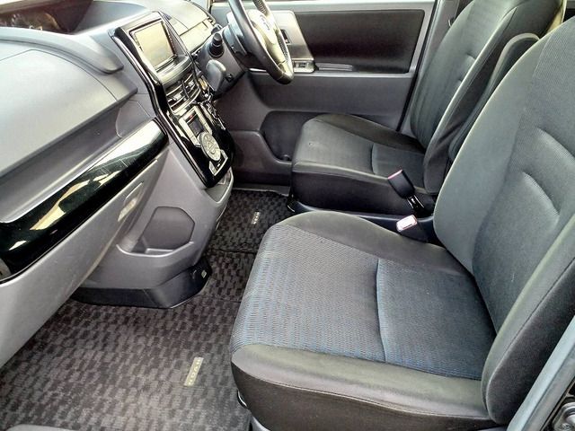 TOYOTA VOXY 2009 Image 31