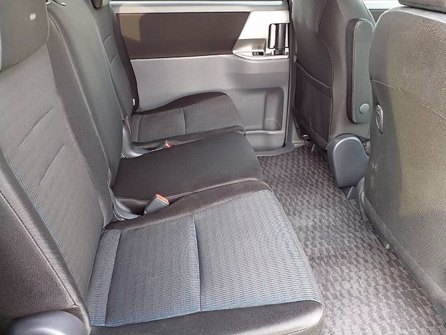 TOYOTA VOXY 2009 Image 31