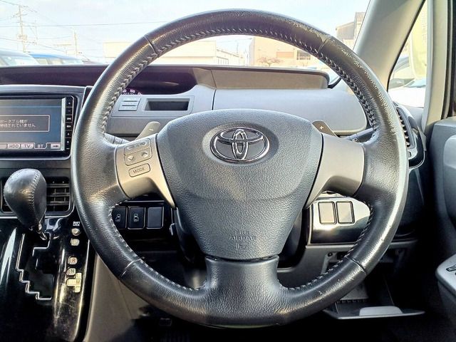 TOYOTA VOXY 2009 Image 31