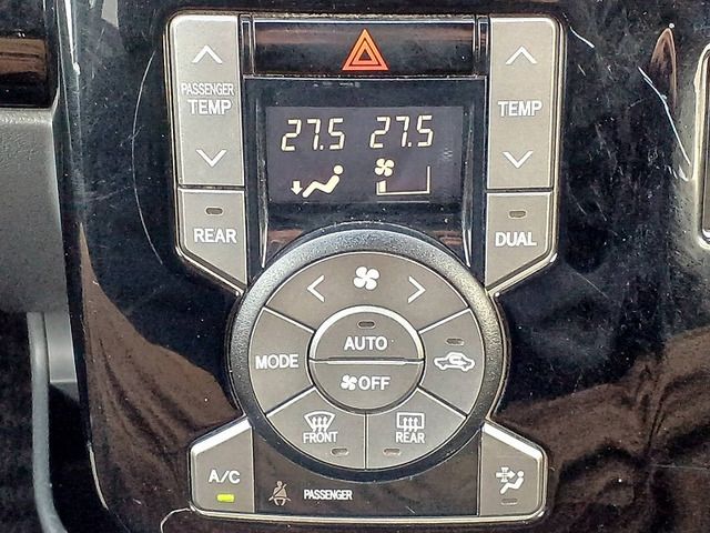 TOYOTA VOXY 2009 Image 31