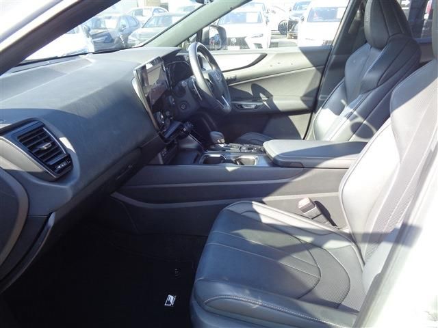 TOYOTA LEXUS NX350H 2023 Image 31