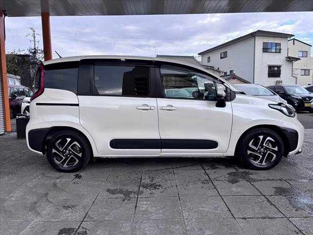 TOYOTA SIENTA HYBRID 2022 Image 31