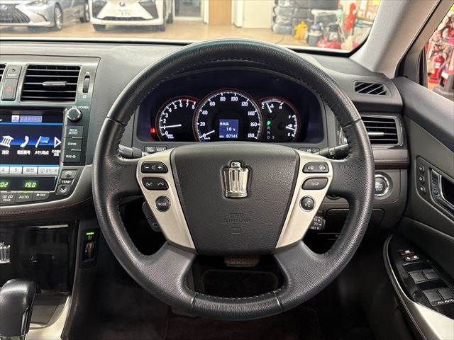 TOYOTA CROWN SEDAN 2010 Image 31