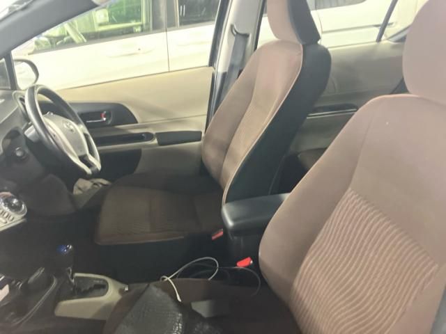 TOYOTA AQUA 2013 Image 31