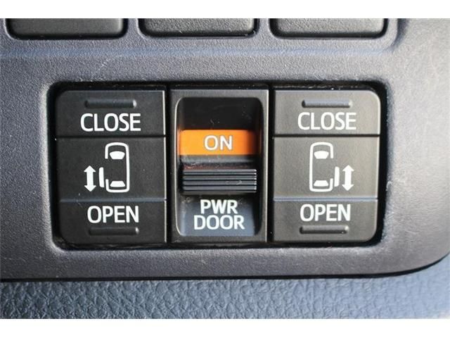 TOYOTA VOXY 2014 Image 31