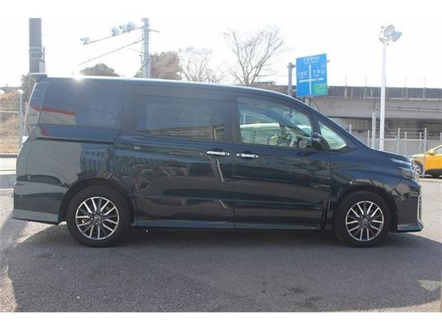 TOYOTA VOXY 2014 Image 31