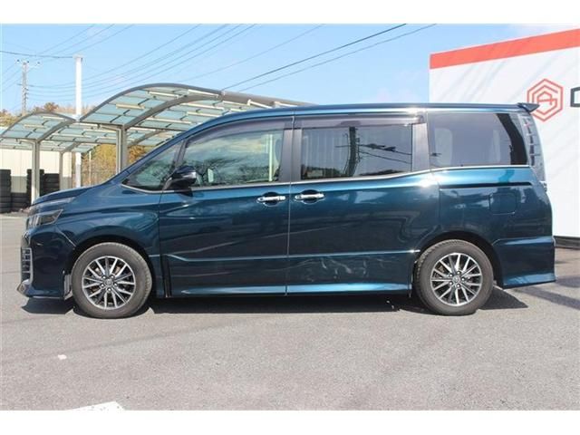 TOYOTA VOXY 2014 Image 31