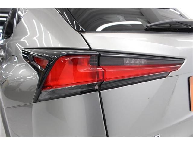 TOYOTA LEXUS NX300H 2018 Image 31