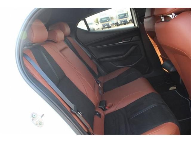 MAZDA 3 FASTBACK 2023 Image 31