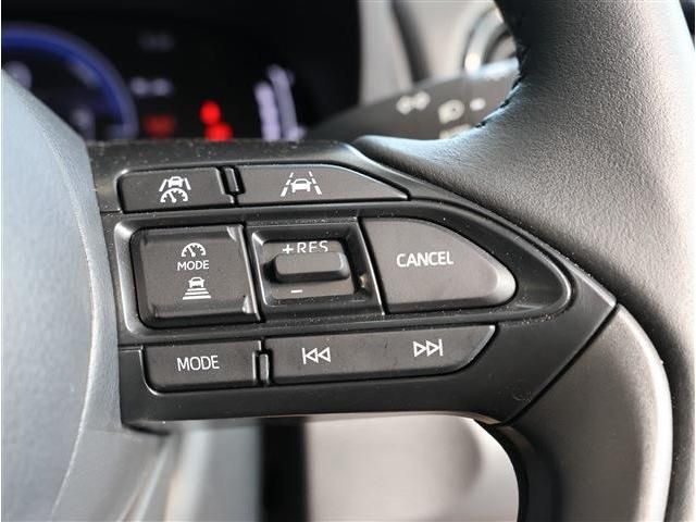 TOYOTA YARIS CROSS HYBRID 2025 Image 31