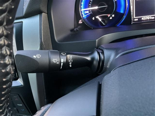 TOYOTA CAMRY HYBRID 2014 Image 31