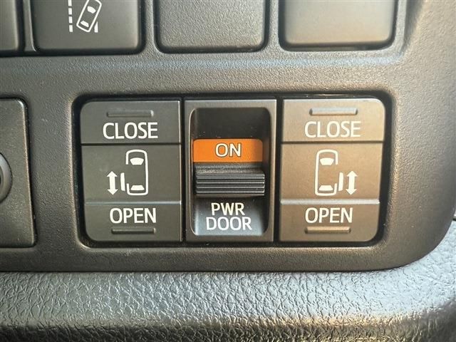 TOYOTA ESQUIRE HYBRID 2018 Image 31