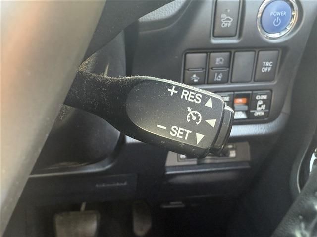 TOYOTA ESQUIRE HYBRID 2018 Image 31