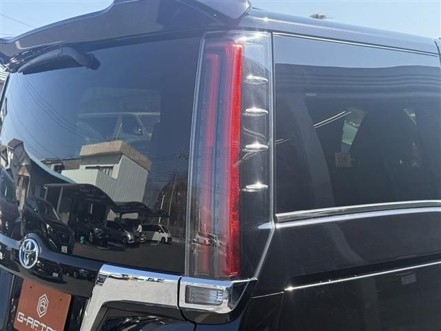 TOYOTA ESQUIRE HYBRID 2018 Image 31