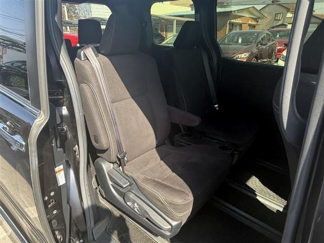 TOYOTA ESQUIRE HYBRID 2018 Image 31