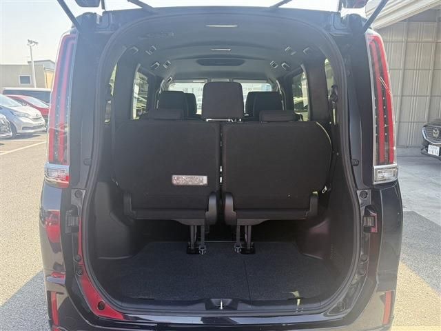 TOYOTA ESQUIRE HYBRID 2018 Image 31