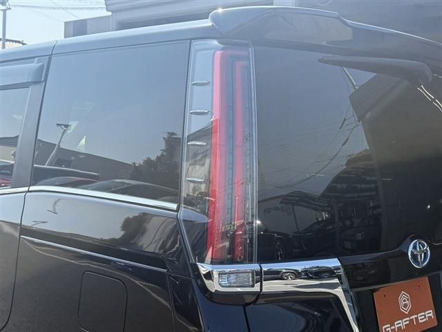 TOYOTA ESQUIRE HYBRID 2018 Image 31