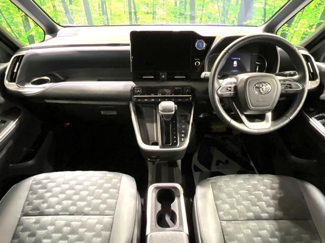 TOYOTA VOXY HYBRID 2023 Image 31