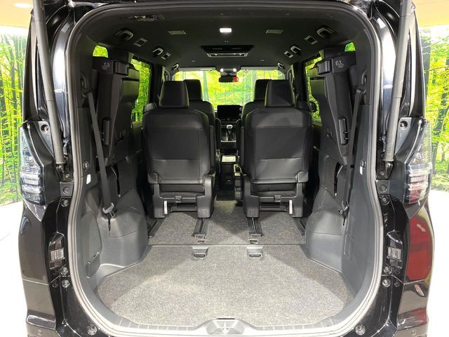 TOYOTA VOXY HYBRID 2023 Image 31