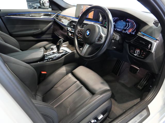 BMW 5SERIES TOURING 2022 Image 31