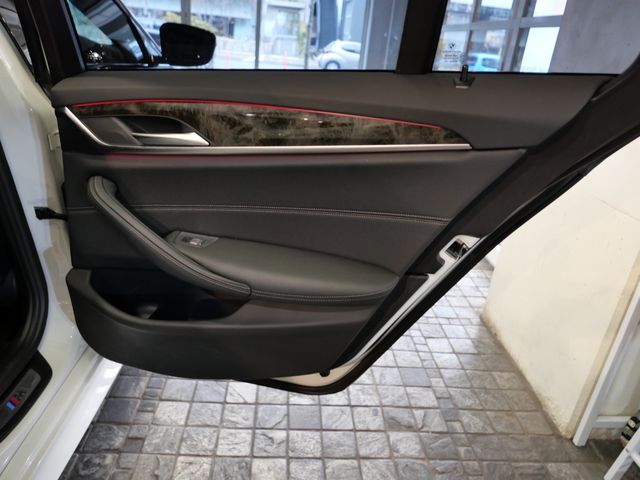 BMW 5SERIES TOURING 2022 Image 31