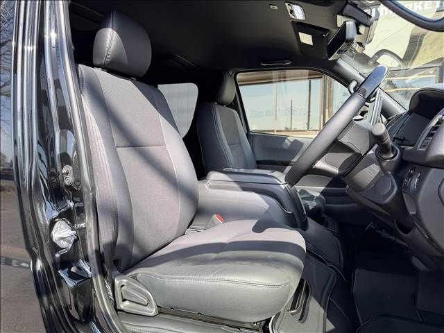 TOYOTA HIACE VAN 2WD 2024 Image 31