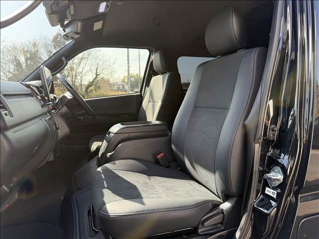 TOYOTA HIACE VAN 2WD 2024 Image 31