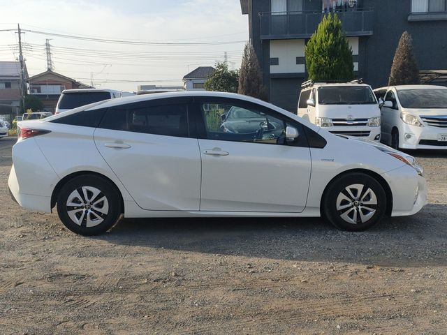 TOYOTA PRIUS 2016 Image 31