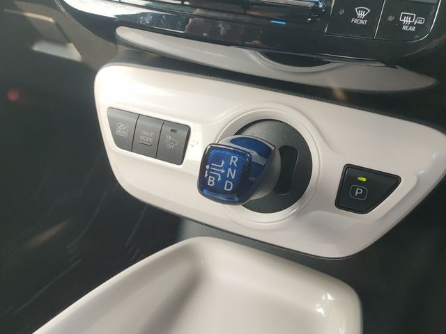TOYOTA PRIUS 2016 Image 31