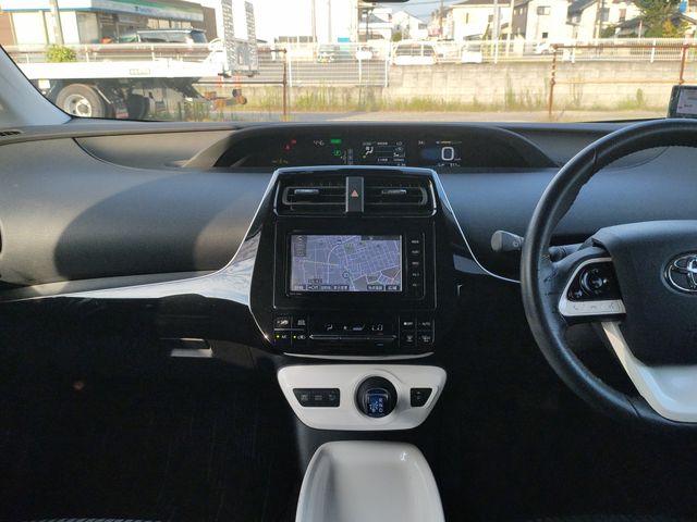 TOYOTA PRIUS 2016 Image 31