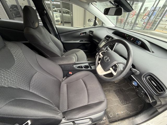 TOYOTA PRIUS 2016 Image 31