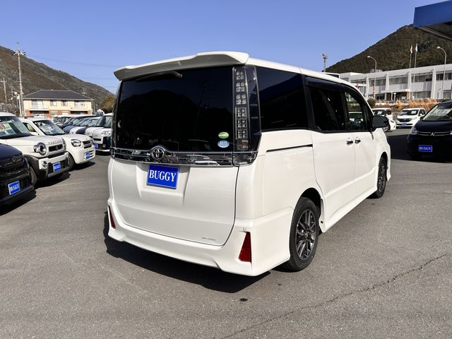 TOYOTA VOXY 2015 Image 31