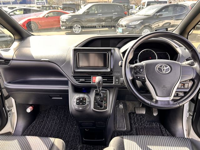 TOYOTA VOXY 2015 Image 31