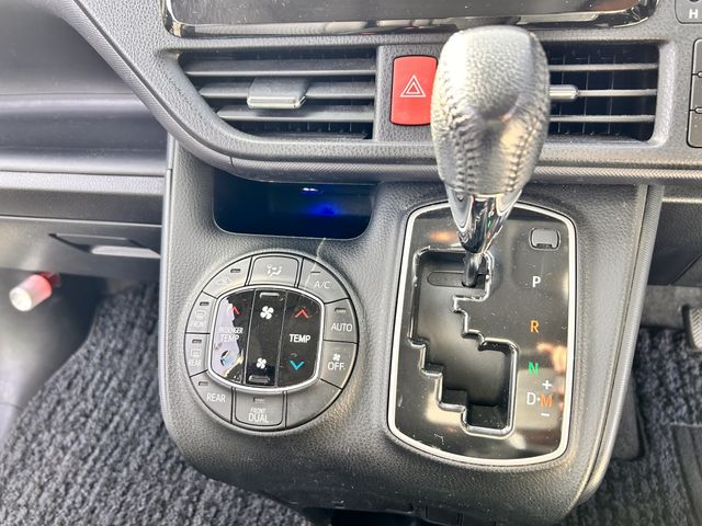 TOYOTA VOXY 2015 Image 31