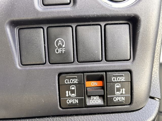 TOYOTA VOXY 2015 Image 31