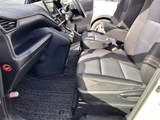 TOYOTA VOXY 2015 Image 31