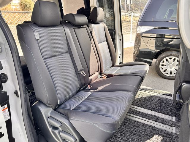 TOYOTA VOXY 2015 Image 31