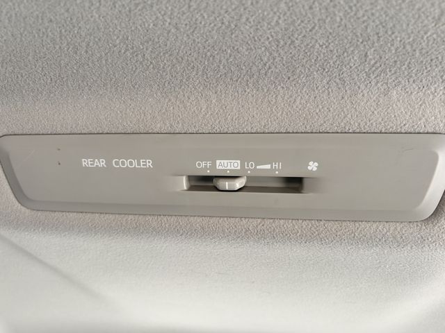 TOYOTA VOXY 2015 Image 31