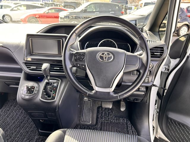 TOYOTA VOXY 2015 Image 31