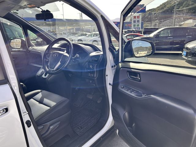 TOYOTA VOXY 2015 Image 31