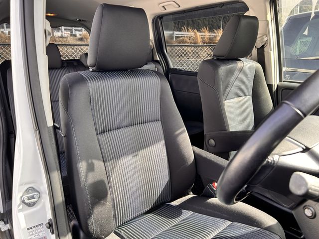 TOYOTA VOXY 2015 Image 31