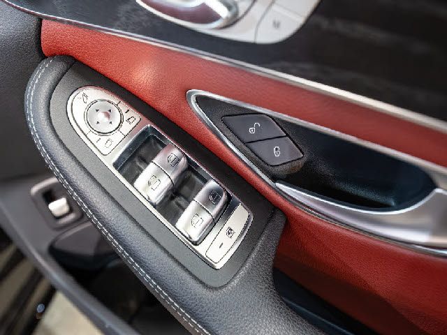 MERCEDES BENZ C CLAS 2018 Image 31