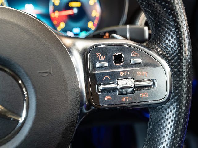 MERCEDES BENZ C CLAS 2018 Image 31