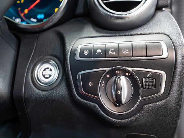 MERCEDES BENZ C CLAS 2018 Image 31