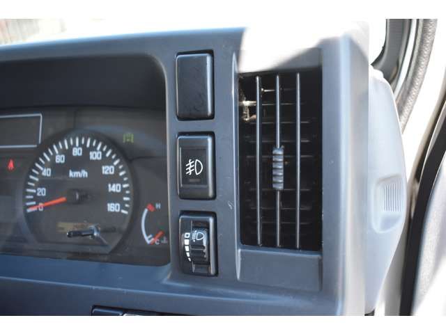 ISUZU ELF 2012 Image 31