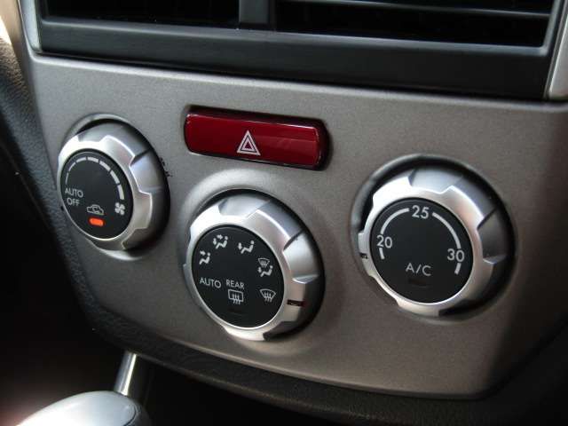 SUBARU IMPREZA WRX 5DOOR 2010 Image 31