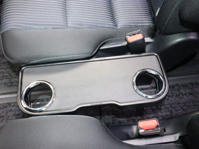 TOYOTA VOXY HYBRID 2017 Image 31