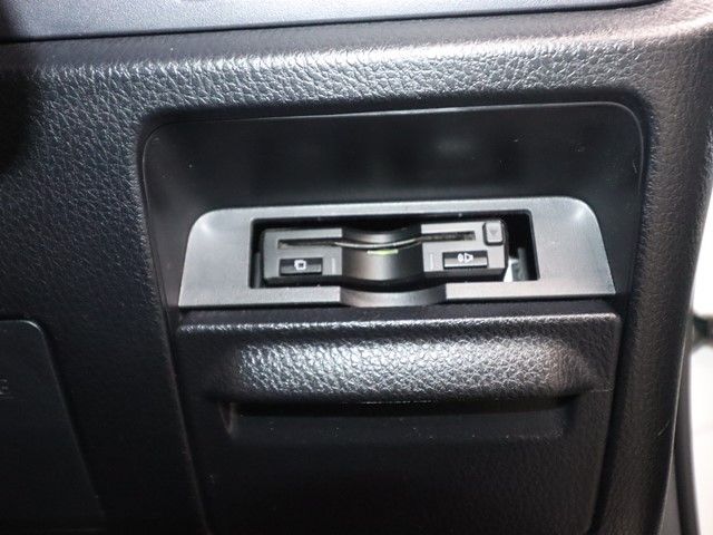 TOYOTA VOXY HYBRID 2017 Image 31