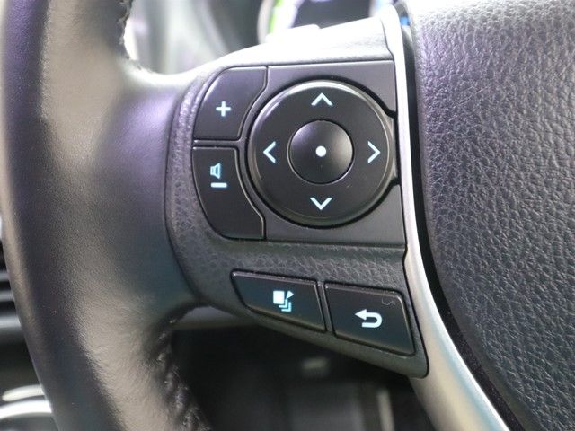 TOYOTA VOXY HYBRID 2017 Image 31